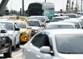Водители встали в глухую пробку на окраине Екатеринбурга