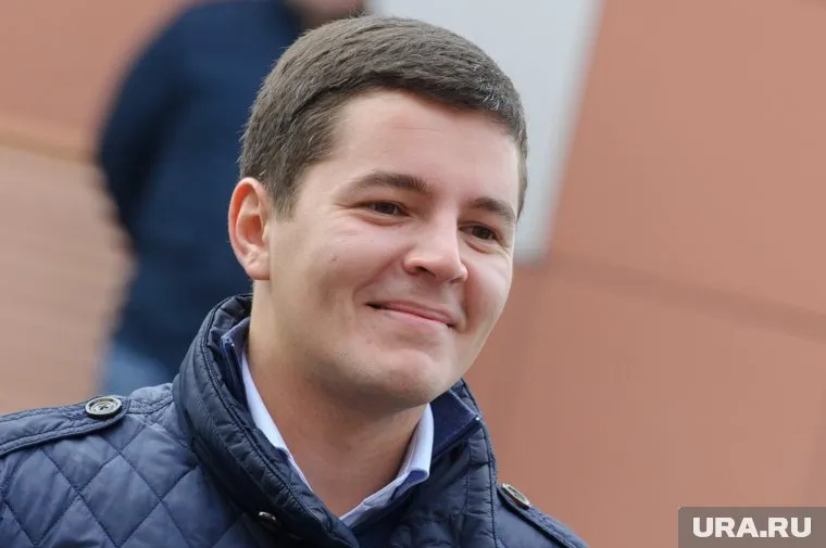 Губернатор Ямала Дмитрий Артюхов уточнил, что власти могут расселять «деревяшки» круглогодично