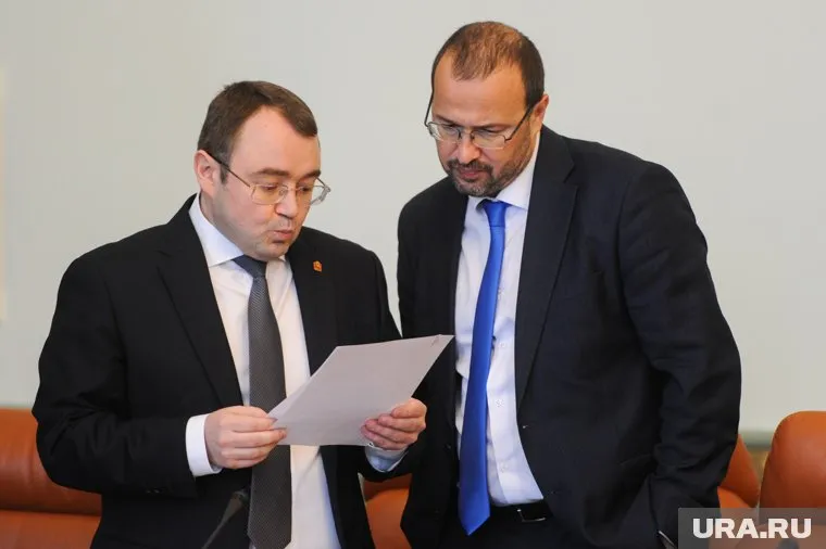 Игорь Фетисов (справа) временно руководит областным министерством информационных технологий и связи