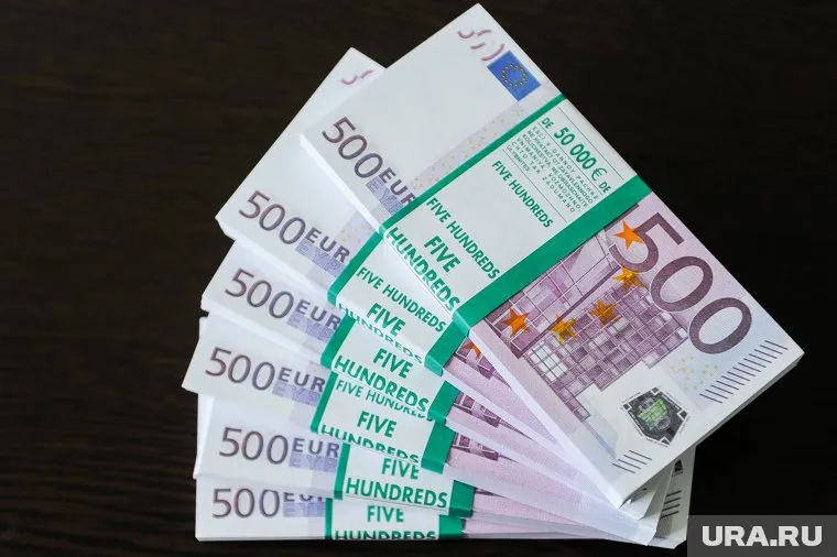 Зарплату рабочим обещают выплачивать в евро