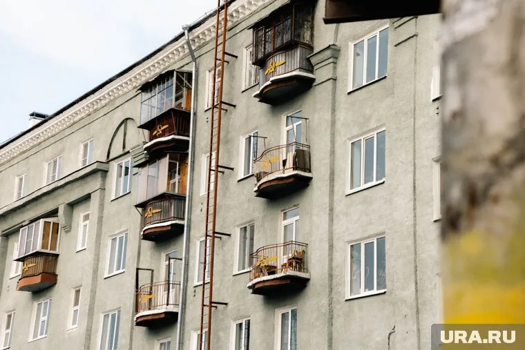 Мужчина упал с пятого этажа