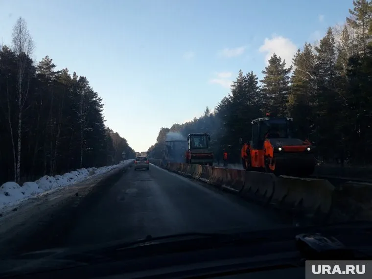 Применяемая «УралАвтодором» технология позволяет ремонтировать дороги в минусовую температуру