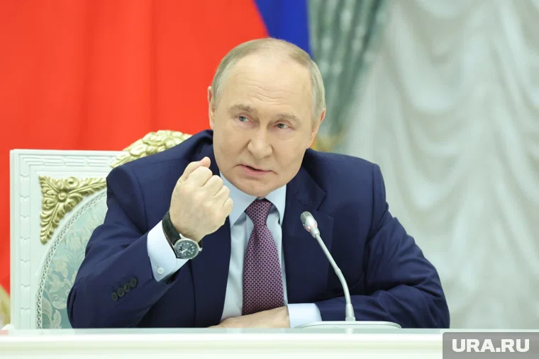 Путин заявил о связи патриотизма со знанием истории и географии России