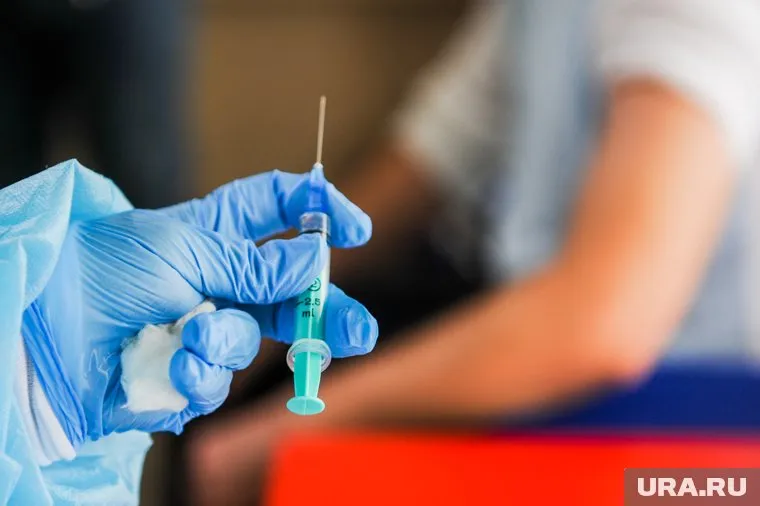 Медленная вакцинация от COVID приведет к последствиям