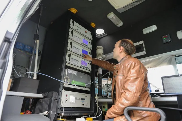 Сергей Лихачев на ОАО "Челябвторрмет" и Лаборатория контроля атмосферного воздуха. Челябинск, лаборатория контроля воздуха