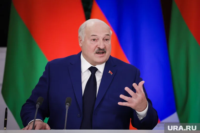 Лукашенко подчеркнул, что он готов предоставить площадку в Беларуси для переговоров