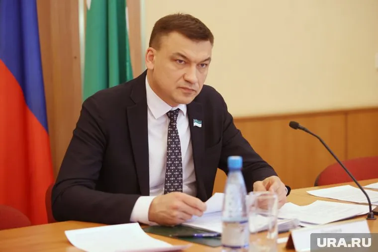 Председатель гордумы Кургана Игорь Прозоров подал документы на участие в праймериз ЕР (архивное фото)