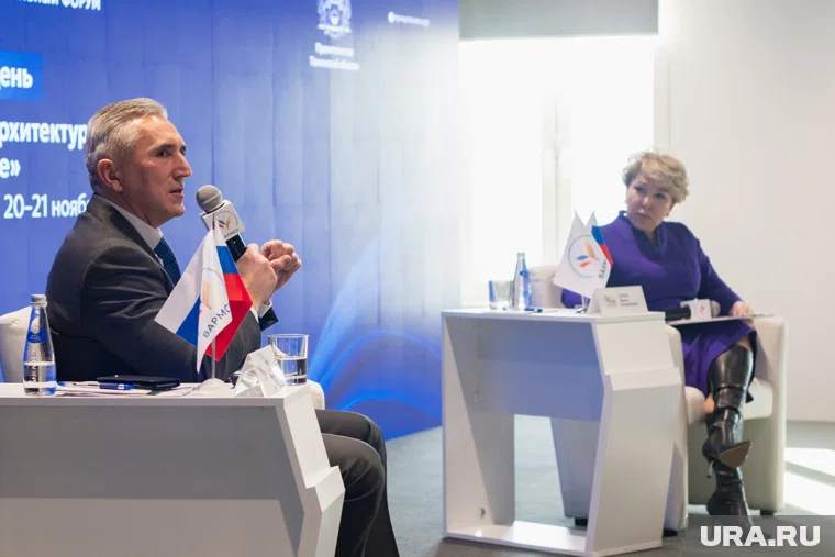 Губернатор Тюменской области Александр Моор рассказал участникам форума «Малая Родина — Сила России» о своей семье