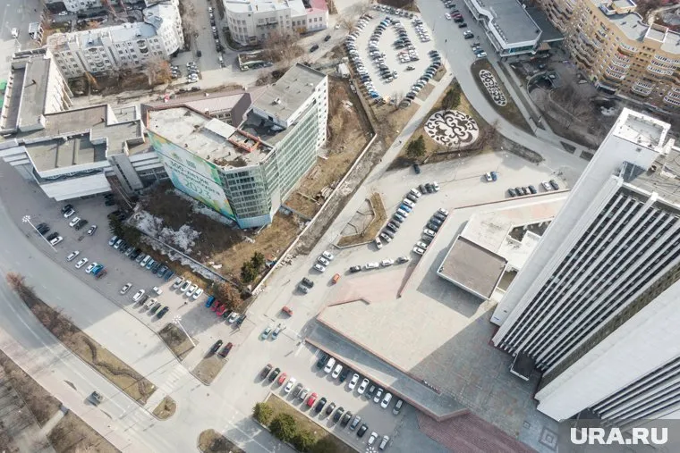 Заявление с требованием остановить снос недостроя в центре Екатеринбурга было подано в свердловский арбитраж