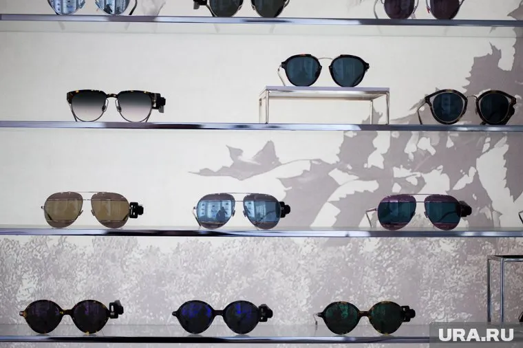 При выборе очков следует обратить внимание на цвет линз, отметила офтальмолог