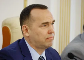 Губернатор Шумков поручил отремонтировать школу и дороги после приема жителей