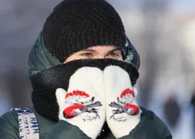 В ХМАО из-за аномальных морозов отменили занятия у школьников второй смены 