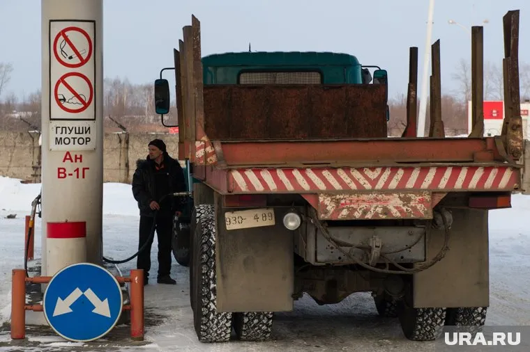 Правительство заморозит рост цен на бензин и дизельное топливо до 31 марта.