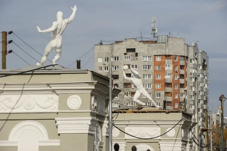 Строительство Екатеринбург-Арены, временная трибуна. Екатеринбург, футбол, скульптура, спортсмен, спорт, центральный стадион, екатеринбург-арена