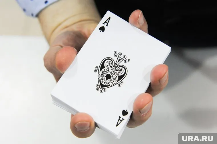 В подпольном клубе посетители играли в покер на деньги