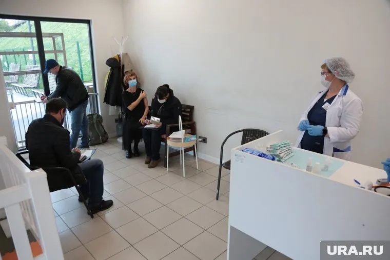 Ради QR-кода россияне начнут вакцинироваться, распространяя вирус после прививки