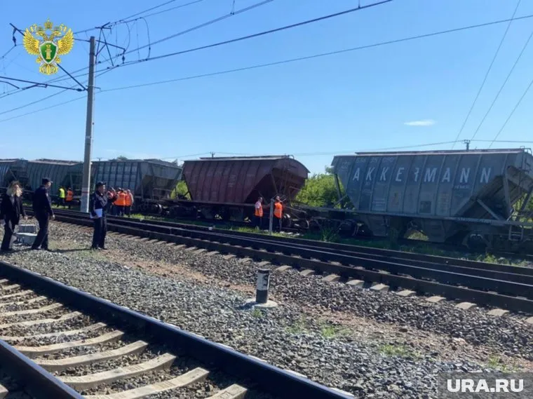 Вагоны сошли с рельсов в утреннее время 