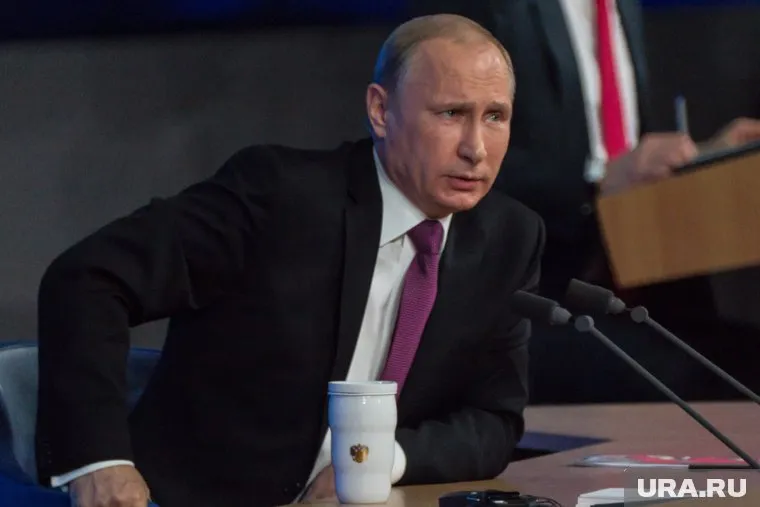 Владимир Путин принял досрочную отставку Шолбана Кара-оола