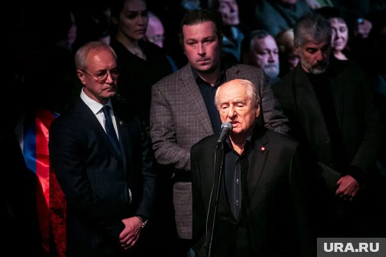 Украинский журналист упрекнул Марка Захарова в поддержке российских властей