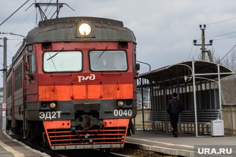 Поезда уже начали ездить по новому мосту в Курской области 