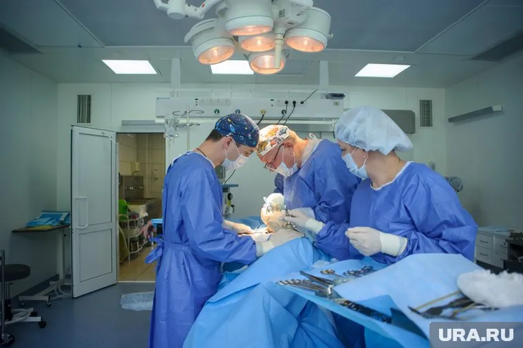 Из 15 госпитализированных пострадавших в больнице остались 12 человек