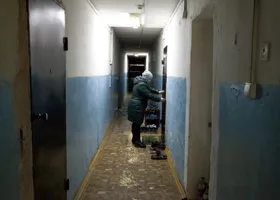 В Нягани пенсионерке предложили переехать в комнату с плесенью