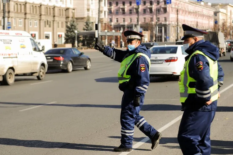 Проверка водителей и пассажиров на соблюдение масочного режима. Челябинск