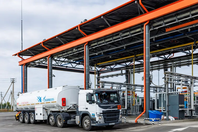 Снабжение аграриев ведется через сеть терминалов, в том числе в Кемеровской, Тюменской, Ленинградской и Свердловской областях