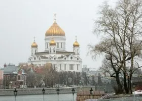 Кто из знаменитостей посетил пасхальную службу в храме Христа Спасителя