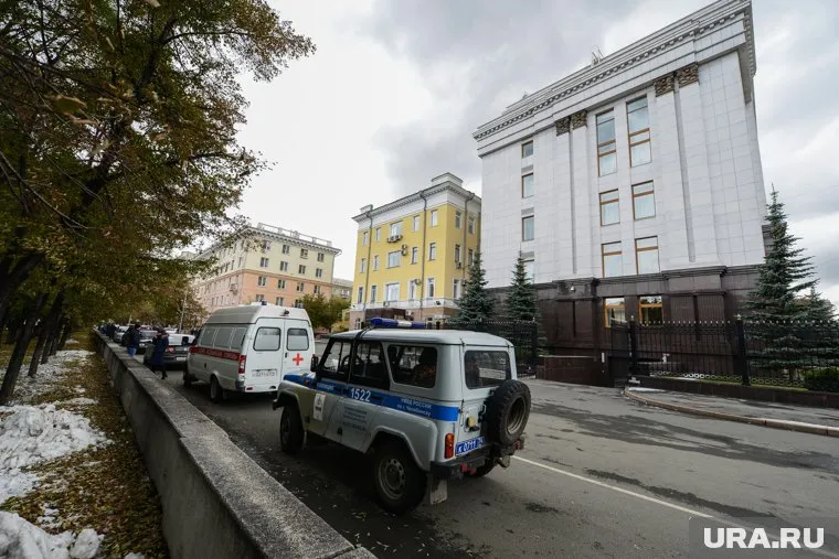 Территория у правительства Челябинской области оцеплена с полудня