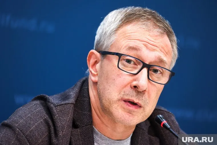 По словам Чеснакова, высокий рейтинг Путина связан с гражданским, национальным запросом на консолидацию вокруг лидера