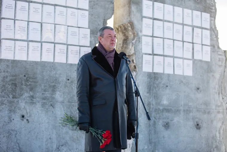 Митинг посвященный Дню памяти жертв политических репрессий. Сургут, пелевин александр, памятник жертвам политических репрессии