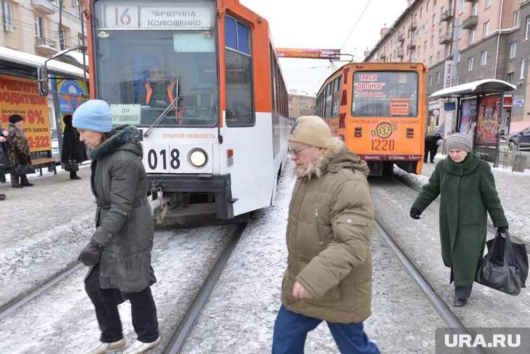 К неубранным улицам в Челябинске добавилась еще одна проблема - транспортная