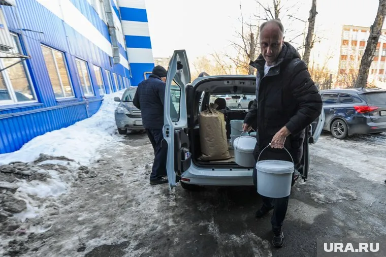 Голиков отправил детям Донбасса 250 килограммов меда и 25 килограммов чая