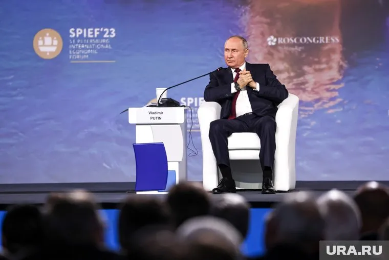 Путин хочет увеличить срок софинансирования по программе долгосрочных сбережений граждан РФ