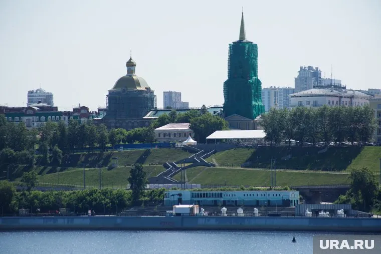 Зеленое здание на набережной преобразится