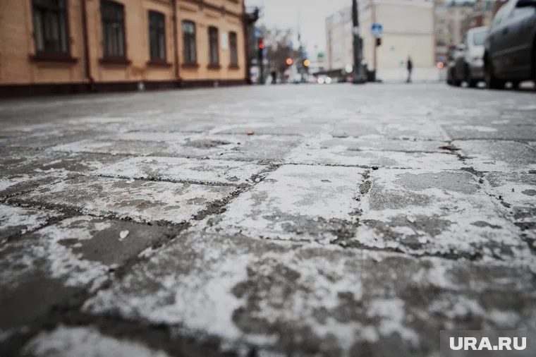 Ветер западный со скоростью 2 м/с, местами 17 м/с