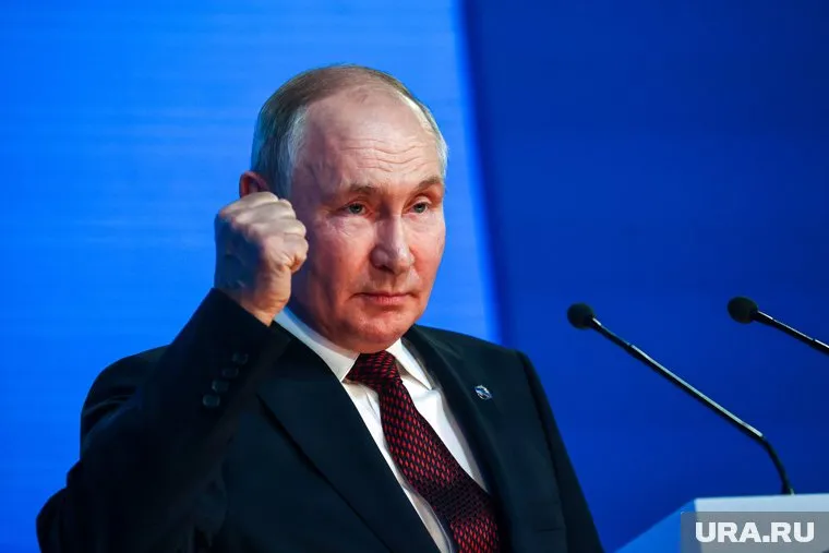 Владимир Путин укрепляет свои позиции с каждым днем спецоперации, заявил Си Раджа Мохан