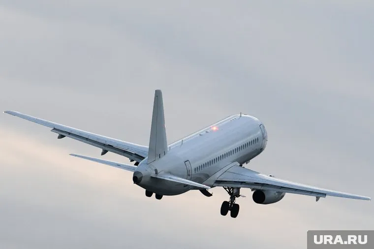 В самолете AZAL не работали GPS и дальномер, но отказов других систем не было