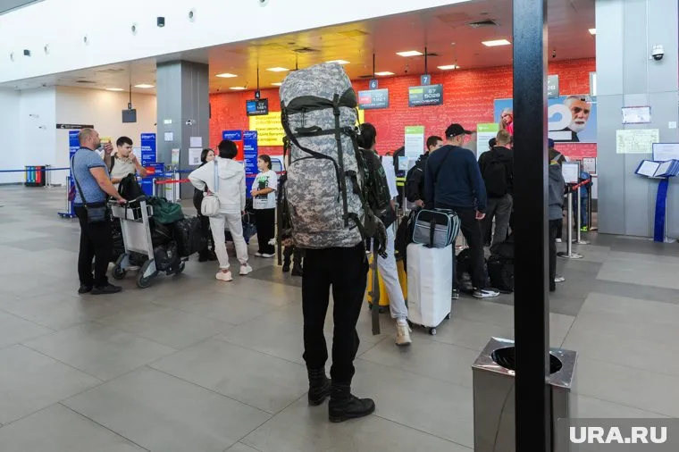 В аэропортах очень тщательно досматривают багаж и пассажиров, что не позволяет пронести гаджеты со взрывчаткой