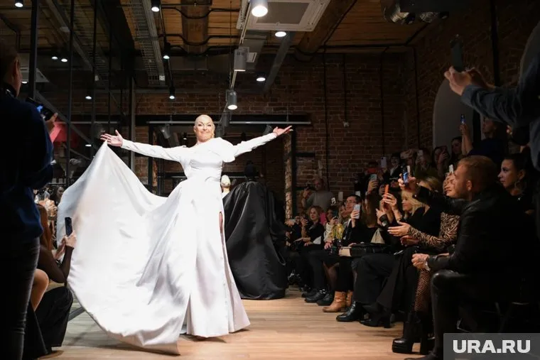 Волочкова завершала программу модного показа