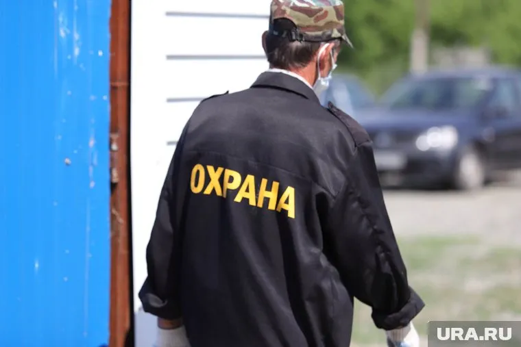 Охранник нажал на тревожную кнопку, когда услышал выстрелы