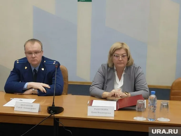 Ирина Ращупкина является также директором городской школы №12