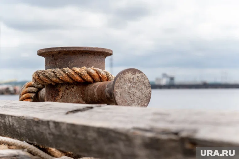 В Урае разгорелся конфликт вокруг понтонной переправы