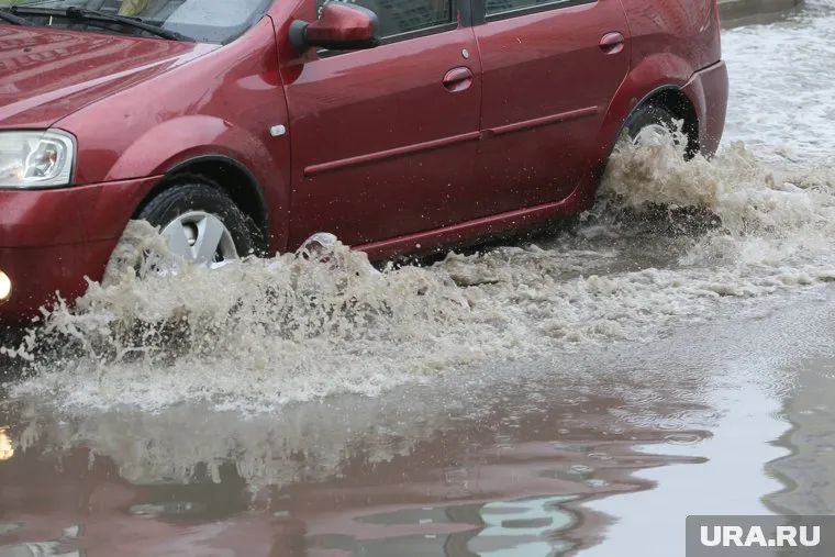 В Нижневартовске новая дорога превратилась в реку 