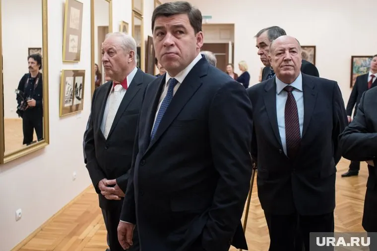 Эдуард Россель (слева) и  Алексей Страхов (справа) прошли первую избирательную кампанию в предельно жестких условиях.