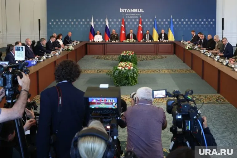 Встреча началась с задержкой