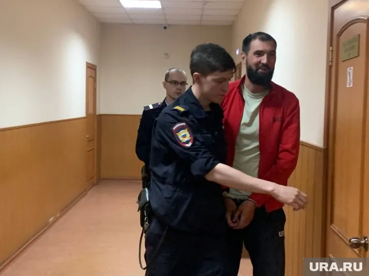 За взятки подозреваемый, как считает следствие, не сносил незаконные киоски