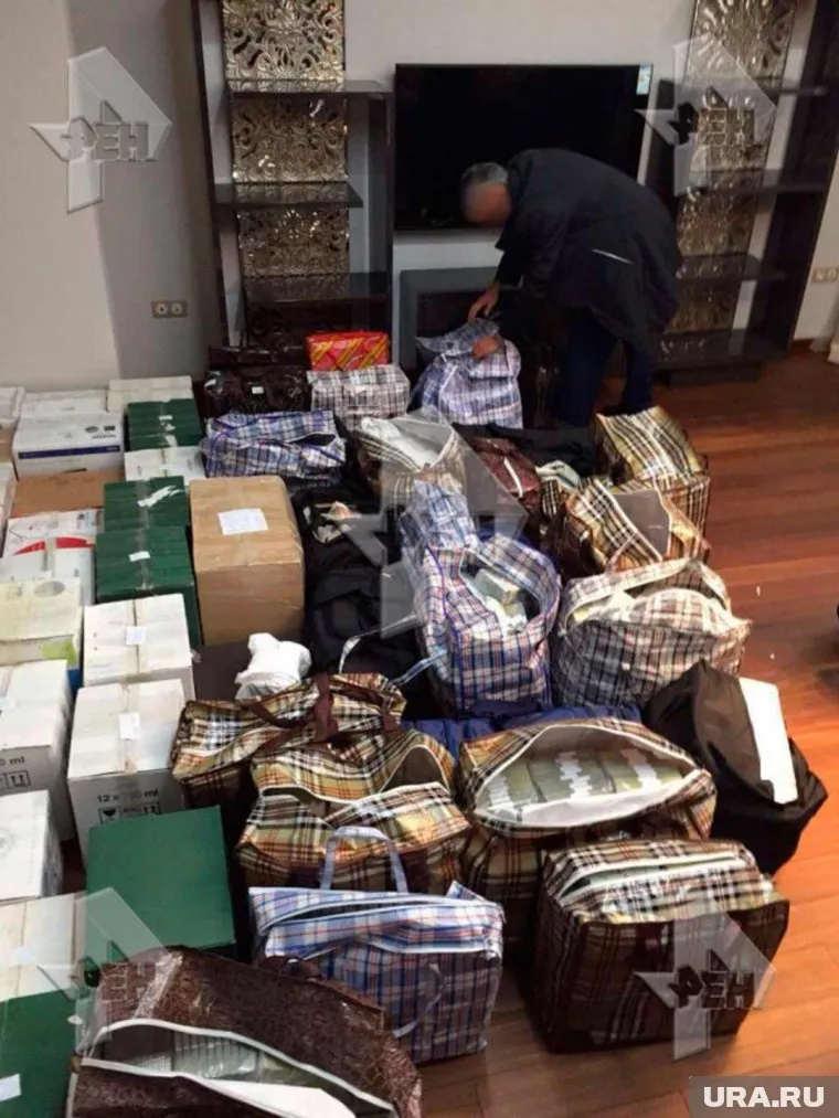 Часть денег, конфискованных у полковника Захарченко, бесследно пропали