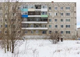 «Ее скинули с балкона»: трагедия в Красноуральске, где мать изрезала детей, обросла слухами